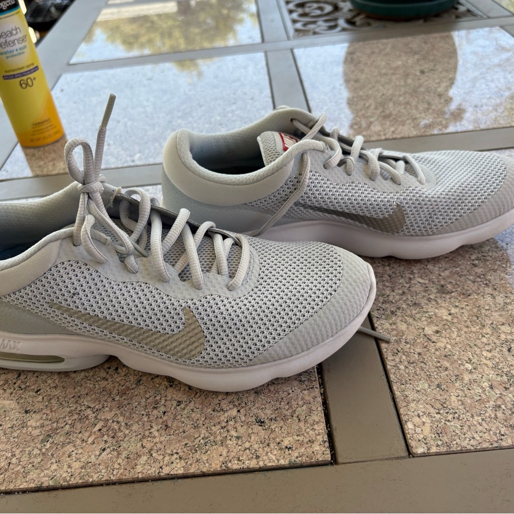 Nike Gray Sneakers Mesh Breathable Design - Picture 3 of 7